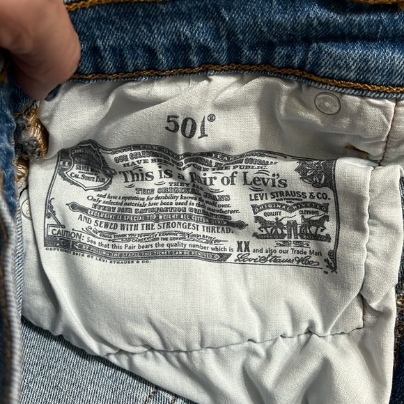 Levi's 501 Denim Shorts Distressed 100% Cotton Button Medium Wash - Picture 5 of 6